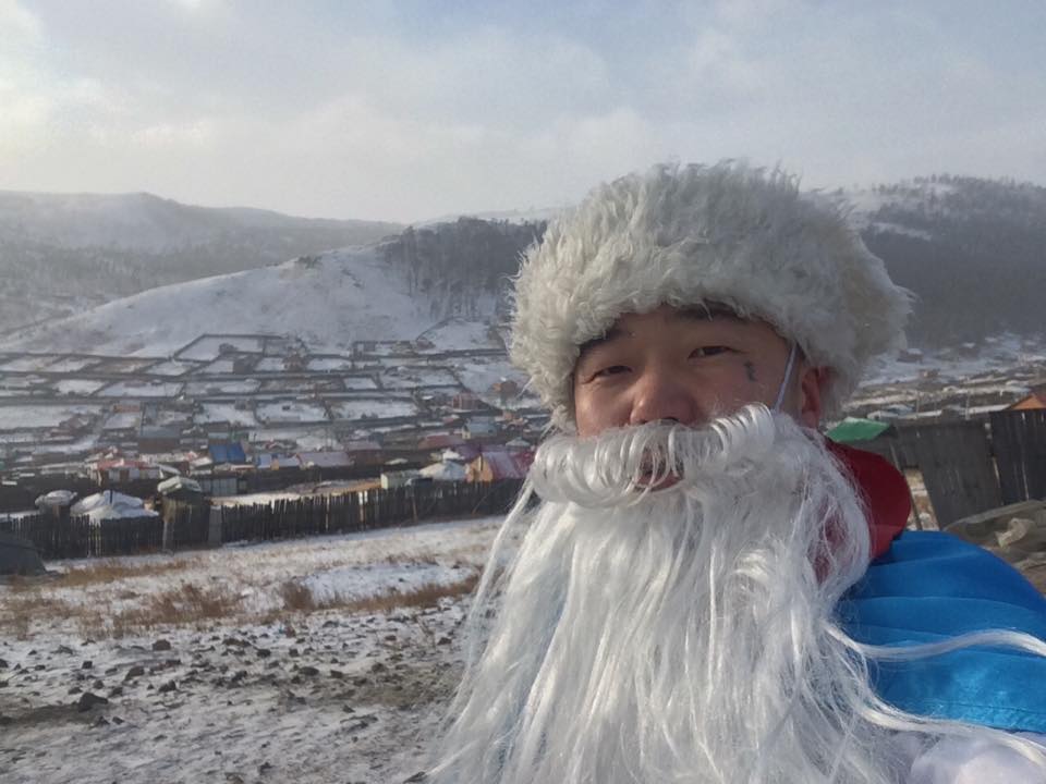 “GEE” өвлийн өвгөн гэрт нь зочлоод байдаггүй хүүхдүүдийг баярлууллаа